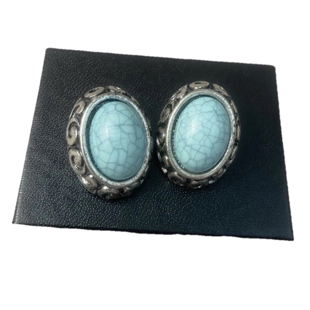 Vintage Silver Tone Hammered Frame Faux Veined Turquoise Cabochon Clip Earrings